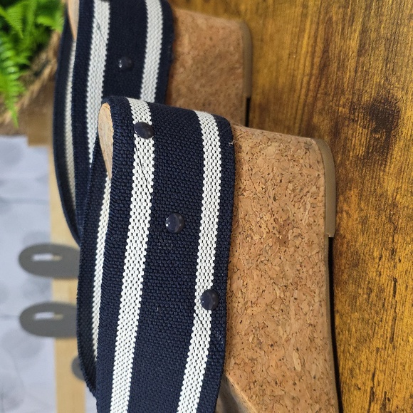 Lucky Brand Miller Wedge Sandals - Picture 11 of 12